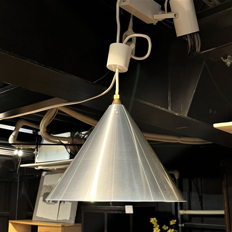 在庫有り お買い得 IDEE IDEE/イデー BERG LAMP ベルイランプ アルミニウム シルバー 照明 フロアランプ ライト 円錐 シンプル  モダン 個性 リビング